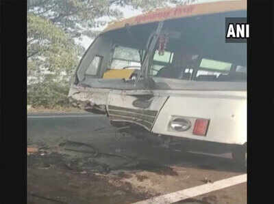 संभलः बस और बोलेरो में भीषण टक्कर, छह की मौत, 13 गंभीर