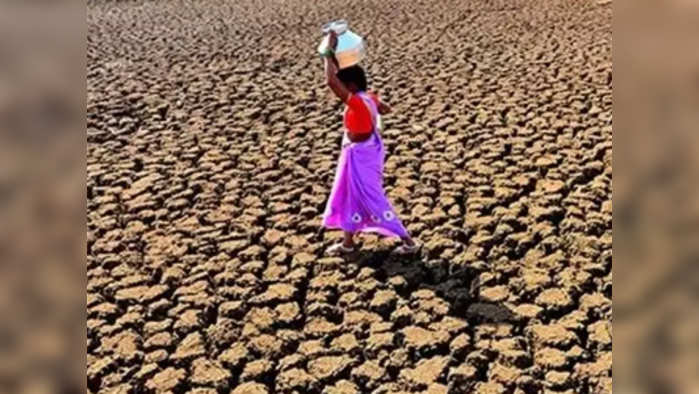 दुष्काळी भागांतील कॉलेज शुल्क माफ