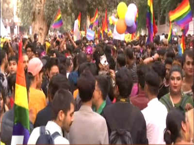 दिल्ली: LGBT समुदाय के लोगों ने किया मार्च 