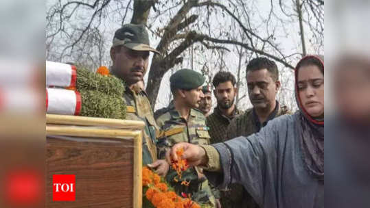 nazir ahmad wani: दह​शतवाद सोडून सैन्यात गेला, देशासाठी शहीद झाला