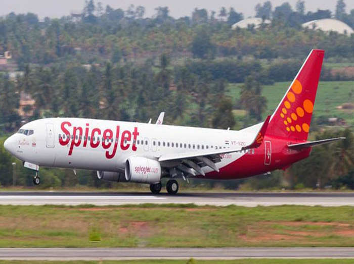 Spicejet Airlines आसम न म मह ल ओ क ड क अजय स ह क ब ट स भ ल सकत ह स प इसज ट Ajay Singh S Daughter Is Taking Training To Handle Spicejet Navbharat Times