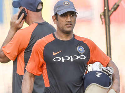 भारतीय टीम में चयन की पात्रता के लिए धोनी को घरेलू क्रिकेट में खेलना चाहिए: अमरनाथ 