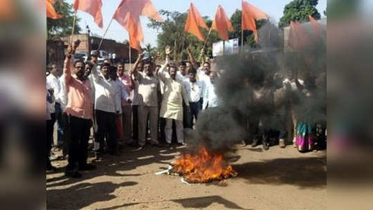 राजापूर: सेनेचा हल्लाबोल; रिफायनरीचा फलक जाळला