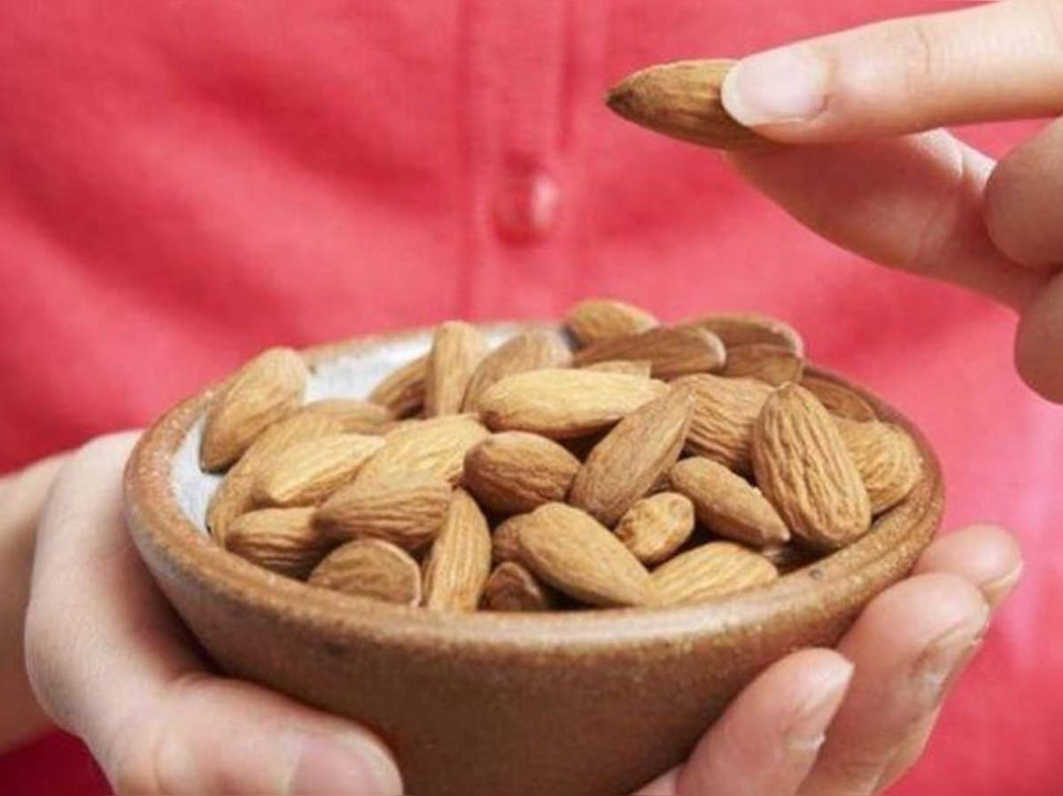 almonds benefits: जानिए, एक दिन में कितने बादाम खाने चाहिए? - how many almonds you should eat daily | Navbharat Times