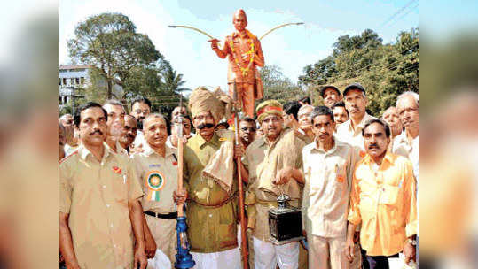 बेळगावात पोस्टमनच्या पुतळ्याचे अनावरण