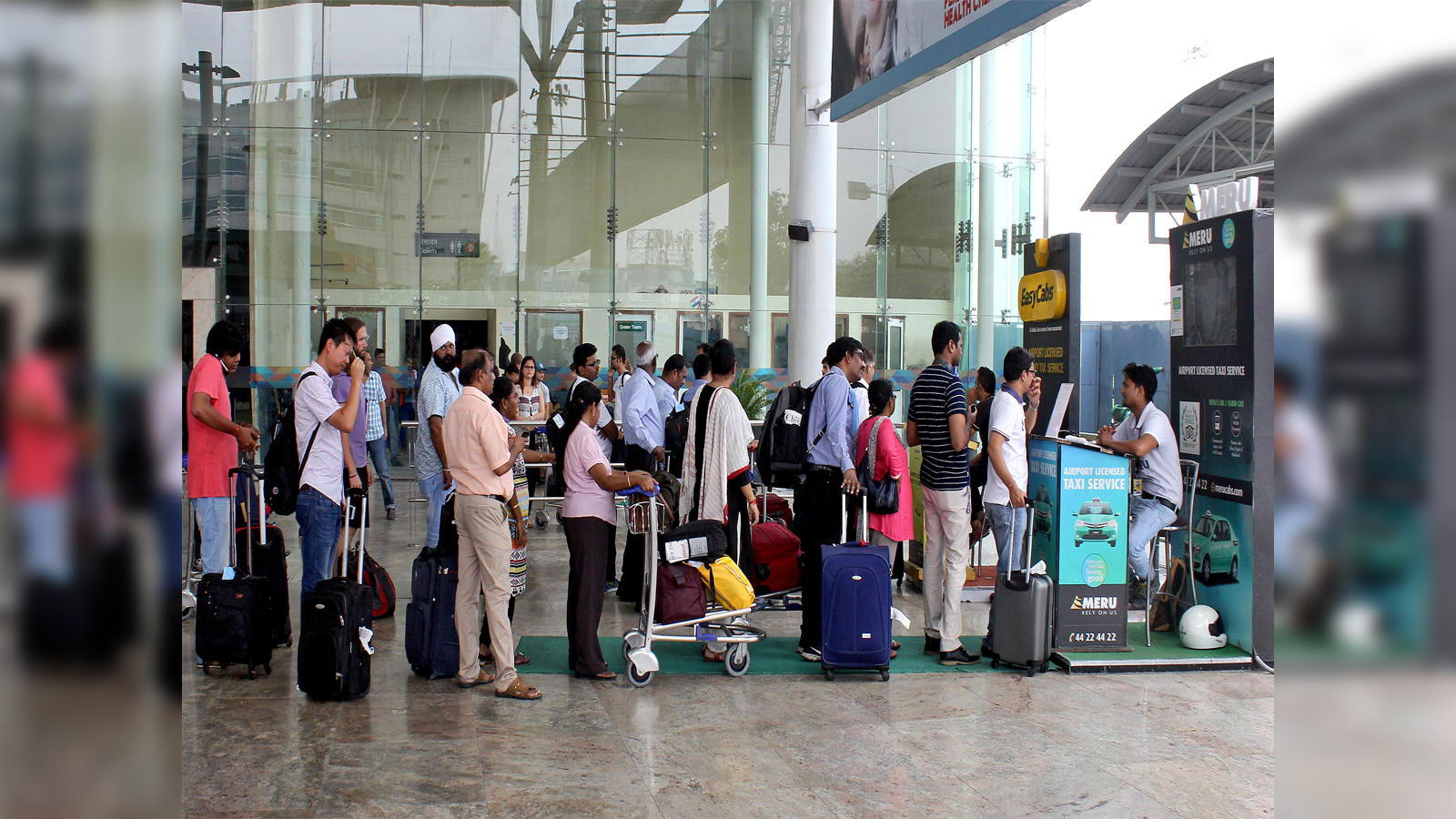 Indira Gandhi Airport: इंदिरा गांधी इंटरनैशनल एयरपोर्ट पर बैगों की स्कैनिंग  के लिए देने होंगे 50 रुपये - pay up to 50 rupee for getting check-in bag  scanned at igi | Navbharat Times