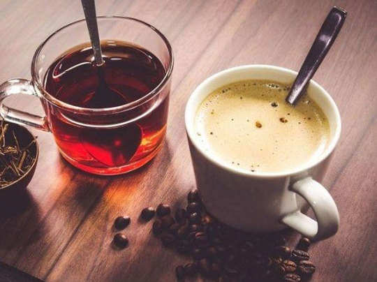 tea, चाय या कॉफी: बेहतर स्वास्थ्य के लिए क्या पीना है बेहतर, जानें -  lifestyle a cup of coffee or tea which drink is better - Navbharat Times