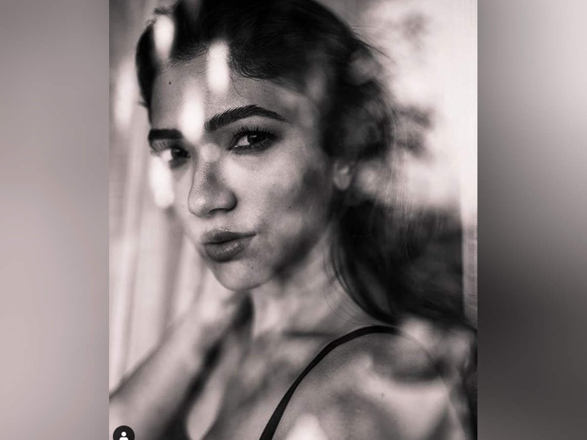 Khatron Ke Khailadi 9 Ridhima Pandit ब ल क ए ड व ह इट तस व र म द ख Ridhima Pandit क नय Look Khatron Ke Khailadi 9 Ridhima Pandit Black And White Photos Navbharat Times