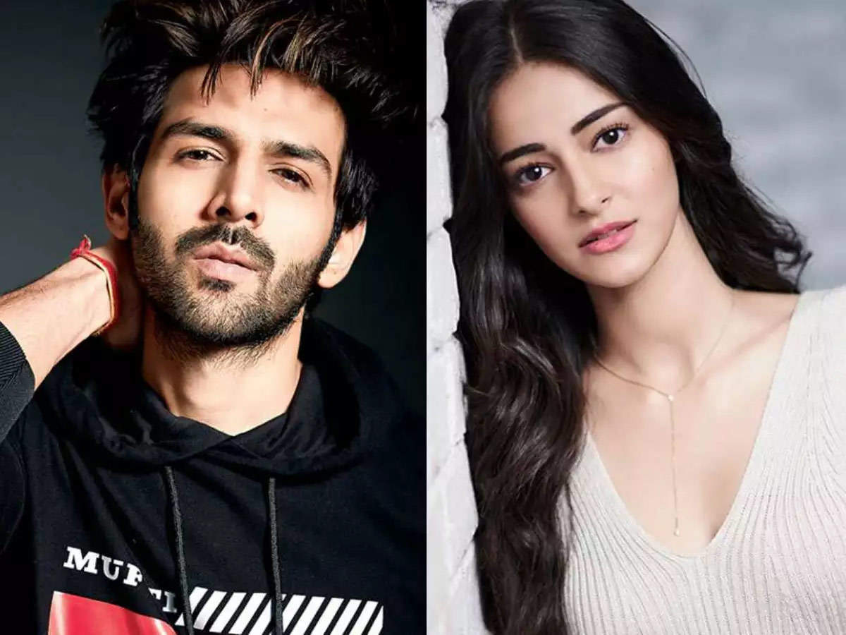 Kartik Aryan व ड य अनन य क स थ फ र द ख क र त क आर यन म ड य क द ख छ प ल य च हर Watch Video Kartik Aaryan Steps Out With Ananya Panday And Hide His Face Navbharat Times