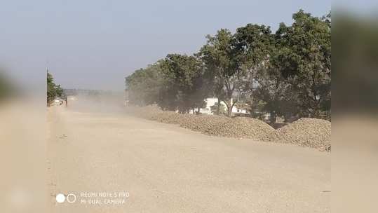 रस्ते कामाच्या धुळीमुळे दाणादाण