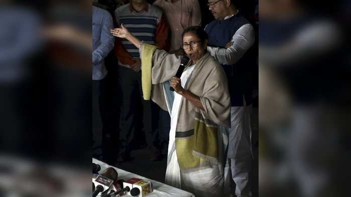 Kolkata: West Bengal Chief Minister Mamata Banerjee addresses media after comes out from Kolkata Police Commissioner Rajeev Kumar's residence, in Kolkata, Sunday late evening, Feb 03, 2019. (PTI Photo/Swapan Mahapatra) (PTI2_3_2019_000235A)