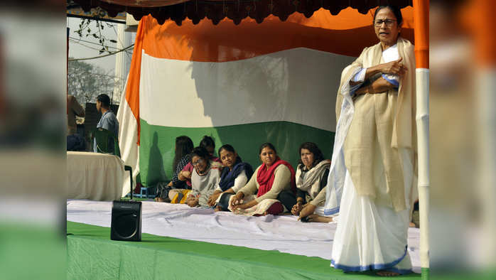 Mamata Banerjee after waking up in the morning at dharna manch in Esplanade. Photo By:Biplab Bhattacharjee