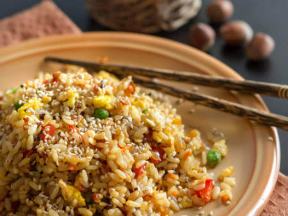 Health news: बचे चावल को खाने से हो सकती फूड पॉयजनिंग, ऐसे करें बचाव - leftover rice can cause food poisoning know how to store and how it can affect | Navbharat Times