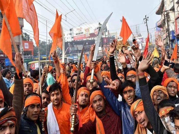 bajrang dal on valentines day: देहरादूनः 250 बजरंग दल के कार्यकर्ता  वैलंटाइंस डे पर कपल की बनाएंगे विडियो - dehradun bajrang dal warrned they  will make videos of couples at valentines day |