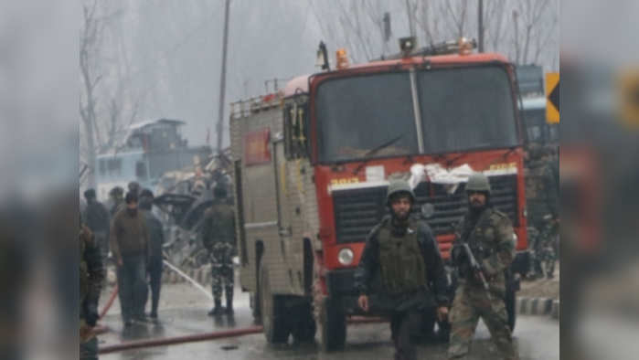 pulwama attack: फेसबुक पोस्ट दोन काश्मिरी तरुणांना भोवली