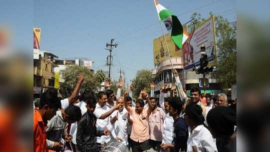 हवाई हल्ल्याचा जल्लोष