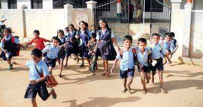 Academic Year 2019: ஏப்ரல் 12க்குள் அனைத்து வகுப்புகளுக்கும் தேர்வுகள் நடத்தி முடிக்க வேண்டும்- பள்ளிக் கல்வித்துறை