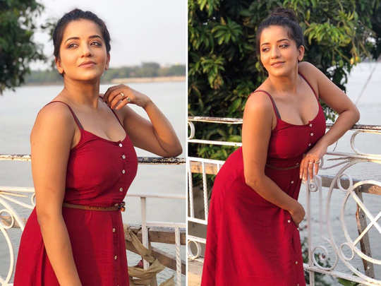 Monalisa Hot Instagram Photo म न ल स इन तस व र म क फ ह ट लग रह ह Navbharat Times Navbharat Times