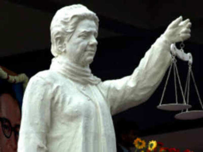 mayawati-statue