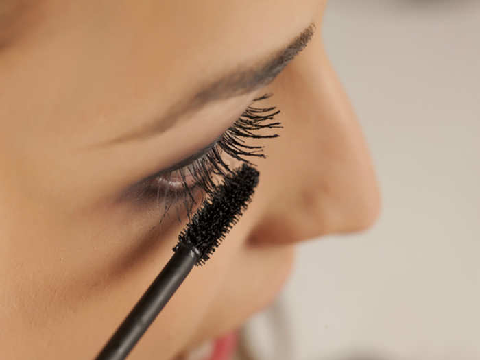 Best Mascara Tips आ ख क ह स ब स खर द मस क र इन 6 ब त क रख ख स ध य न Things To Keep In Mind While Buying Mascara As Per Your Eyes Navbharat Times