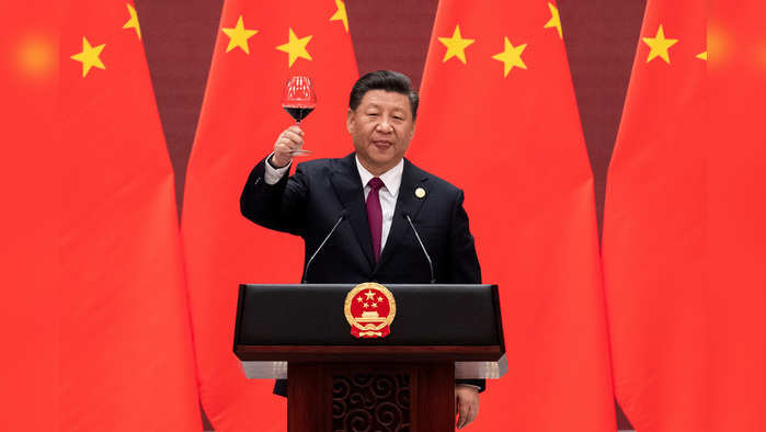 BEIJING, CHINA - APRIL 25: Chinese President Xi Jinping proposes a toast during the welcome banquet for leaders attending the Belt and Road Forum at the Great Hall of the People in Beijing on April 26, 2019. (Photo by Nicolas Asfouri - Pool/Getty Images)