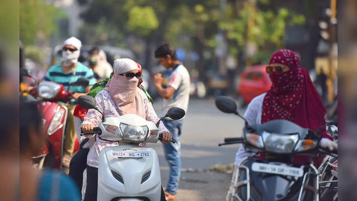 पुण्यामध्ये तापमानाचा पारा रविवारीही चढाच राहिला. उन्हापासून स्वत:चा बचाव करण्यासाठी रस्त्यांवर सावलीची जागा शोधण्याबरोबरच दुचाकीस्वारांनी चेहराही पूर्णपणे झाकून घेतला होता.