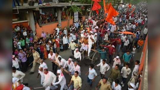 बारा गाड्यांचा जल्लोष