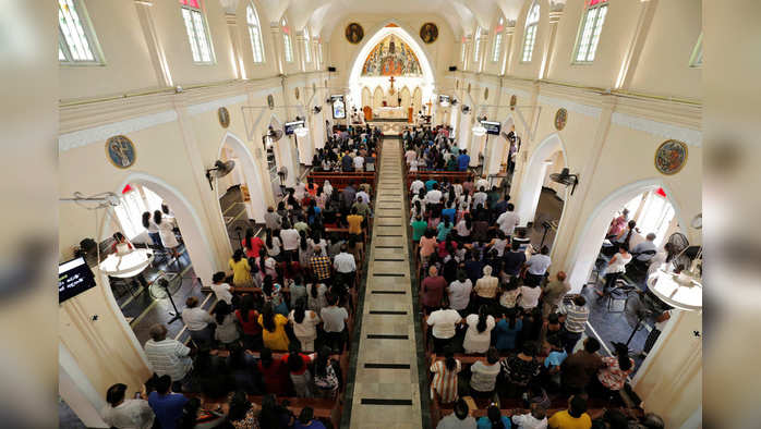 Worshippers pray during a mass at the St.Theresa's church as the Catholic churches in Sri Lanka restart their Sunday service after Easter Sunday bombing attacks on 21st of April,in Colombo, Sri Lanka May 12, 2019. REUTERS/Dinuka Liyanawatte