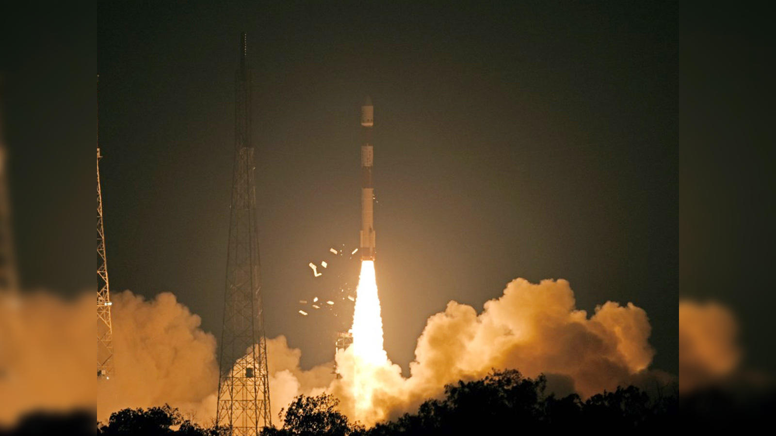 ISRO mission, इसरो का रडार इमेजिंग पृथ्वी निगरानी सैटलाइट 'आरआईसैट-2 बी' मिशन सफल - isro pslv c46 successfully injects satellite risat2b into low earth orbit - Navbharat Times