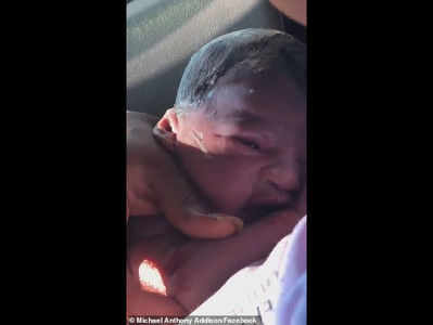 महिला ने कार में दिया बच्चे को जन्म, विडियो वायरल 