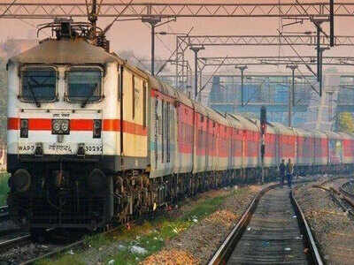 रेलवे से मदद मांगना पड़ा 'भारी', सबके सामने खुल गई पोल indian railway