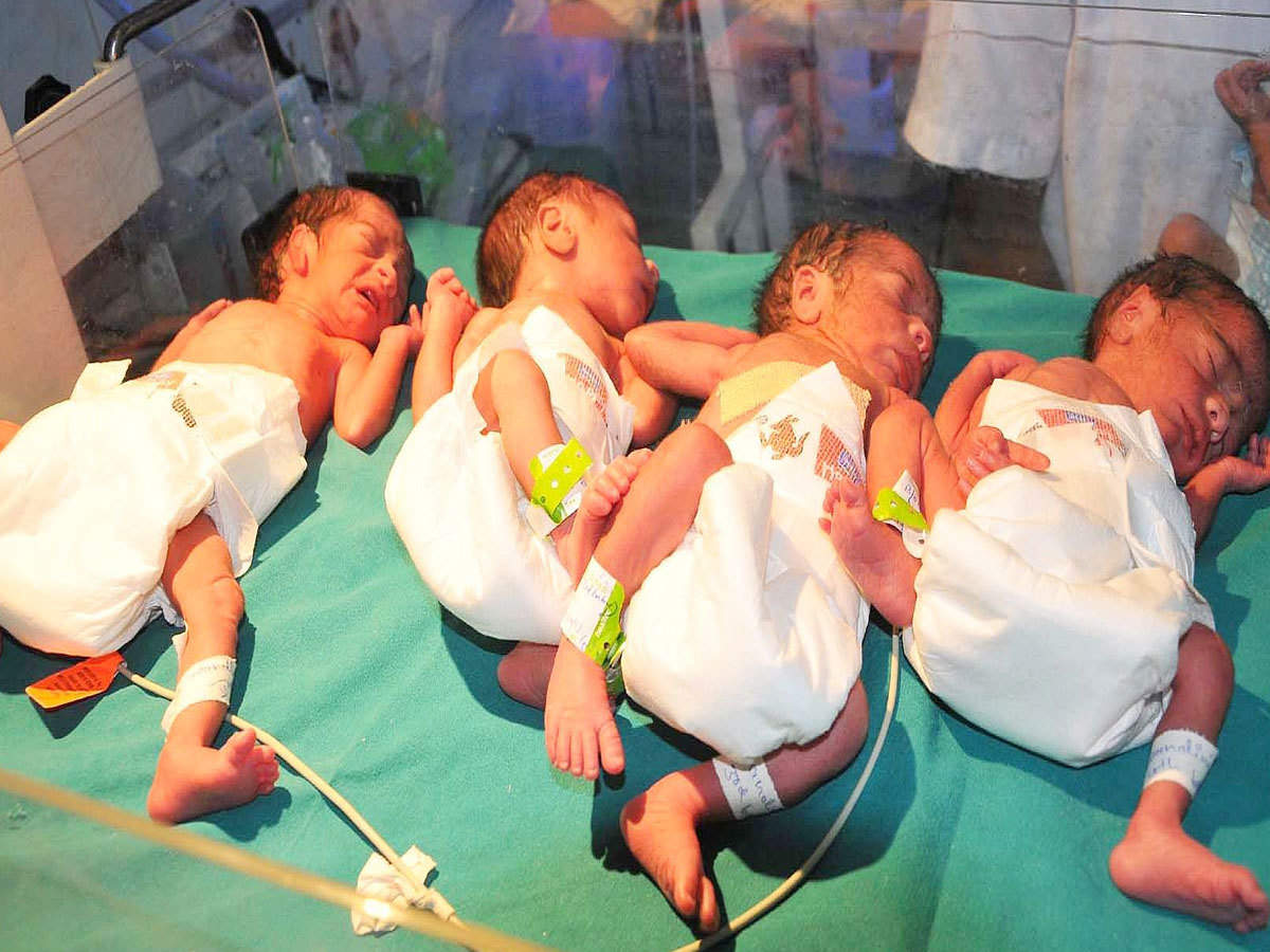 Quadruplets Birth मह ल न द य एक स थ च र बच च क जन म सभ स वस थ Woman Gives Birth To Quadruplets In Lucknow Navbharat Times