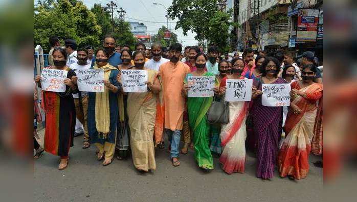 ????????? ??????? ???????? ??????????????? ??????? ???????? ???? ???????? ????.  Indian supporters of the Bharatiya Janata Party (BJP) hold placards as they observe 'Black day' during a silent protest rally against the recent killings at Sandeshkhali in West Bengal, in Siliguri on June 10, 2019. - Three supporters of India's ruling right-wing party and another from a rival regional party have been killed in a gun battle in West Bengal state, police and a local politician said on June 9. At least 18 others were injured in the clashes that broke out on June 8 in the eastern state that has been on edge since Prime Minister Narendra Modi's Bharatiya Janata Party (BJP) launched an aggressive campaign to win parliamentary seats last year. (Photo by DIPTENDU DUTTA / AFP)