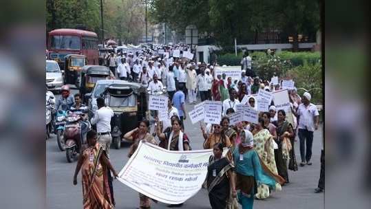 विद्यापीठ कर्मचाऱ्यांचा एल्गार