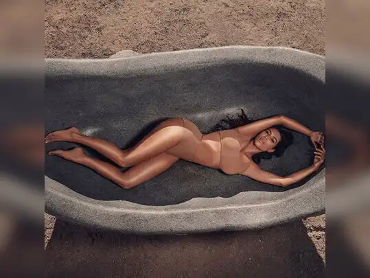 movie-viral-bikini-photos-of-kim-kardashian