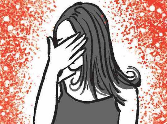 Molestation: छेड़खानी का विरोध किया, लड़की की मां को लाठी से पीटकर मार डाला  - a woman objects to molestation, four men beat her to death | Navbharat  Times