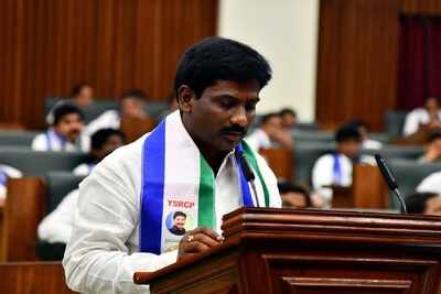 వైసీపీ ఎమ్మెల్యేకు అరెస్ట్ వారెంట్