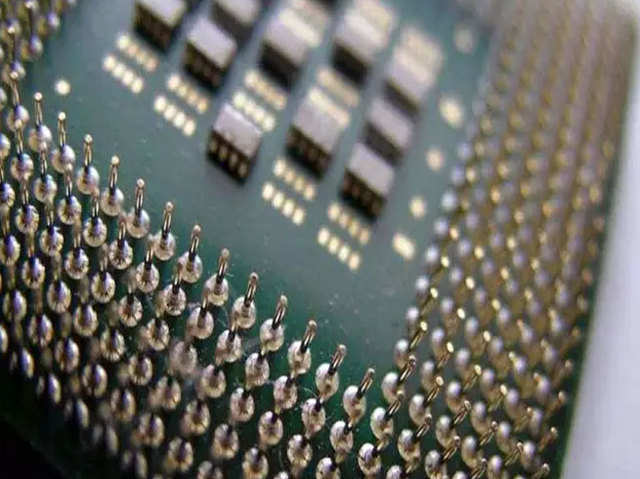 चीन के रिसर्चर्स ने तैयार की 'बाल से भी पतली' मुड़ने वाली इलेक्ट्रॉनिक चिप
