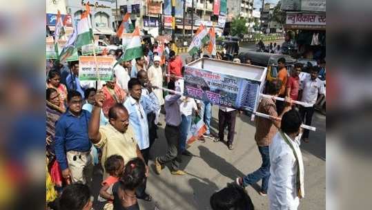 खड्डेप्रश्नी मनपाची अंत्ययात्रा