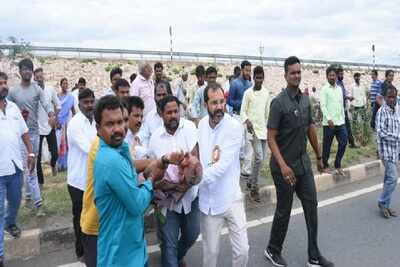 వృద్ధుడి ప్రాణాలు నిలబెట్టిన వైసీపీ ఎమ్మెల్యే