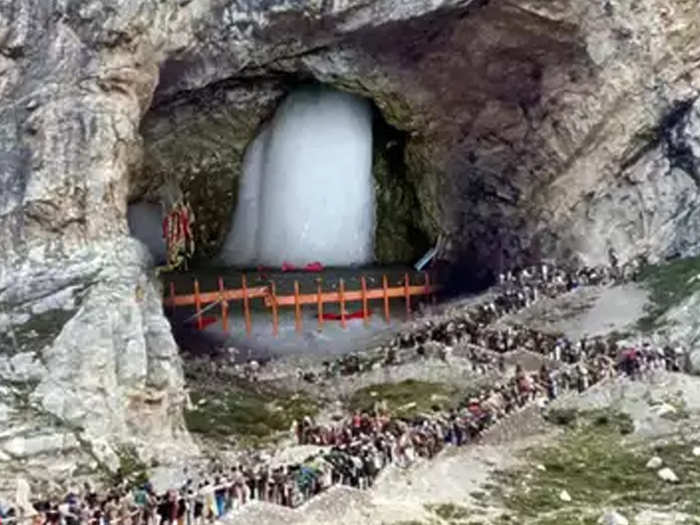 Amarnath Yatra 2019: सावन के पहले सोमवार को आधार शिविर से रवाना हुआ अमरनाथ  यात्रियों का 21वां जत्था - 21st batch of amarnath yatra deaprted from jammu  base camp | Navbharat Times