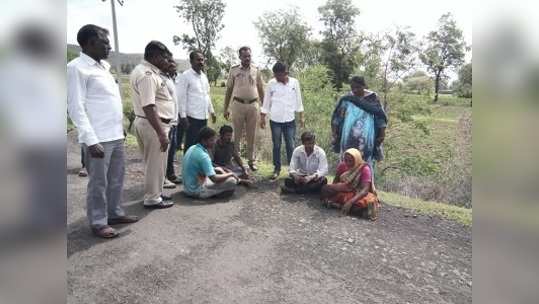 शेतकरी कुटुंबाने केले विष प्राशन