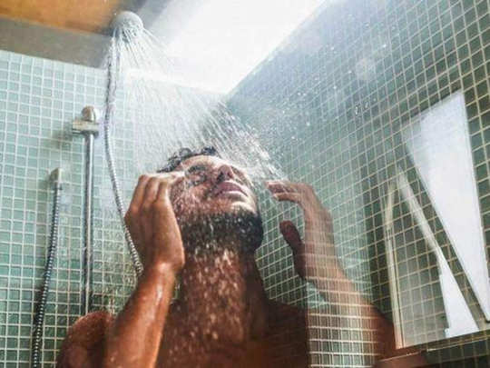 bath after eating, खाने के तुरंत बाद नहाने से होती हैं ये परेशानियां -  bathing immediately after eating may harm your body - Navbharat Times