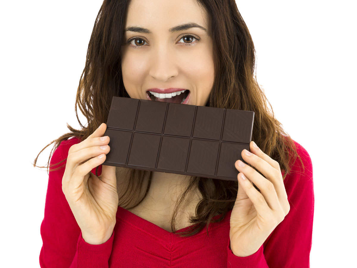 Chocolate Depression ड र क च कल ट ख ए म ड ह ग ब हतर और Depression क खतर कम Eating Dark Chocolate Makes Mood Better And Decreases Depression Risk Navbharat Times