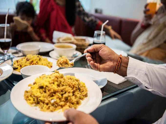 Do Not Eat These Things In Dinner - आयुर्वेद के अनुसार ऐसा होना चाहिए आपका  डिनर, ये चीजें न खाएं | Navbharat Times - Navbharat Times Photogallery