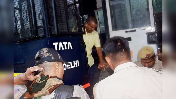 ????? ?????  New Delhi, August 06 (ANI): UP MLA Kuldeep Singh Sengar comes out of the van at Tees Hazari Court in Delhi on Tuesday. (ANI Photo)