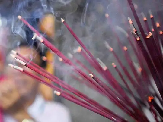 import of incense sticks ban: अगरबत्ती के आयात पर प्रतिबंध, लाइसेंस का नियंत्रण लागू - license control applied on import of incense sticks | Navbharat Times