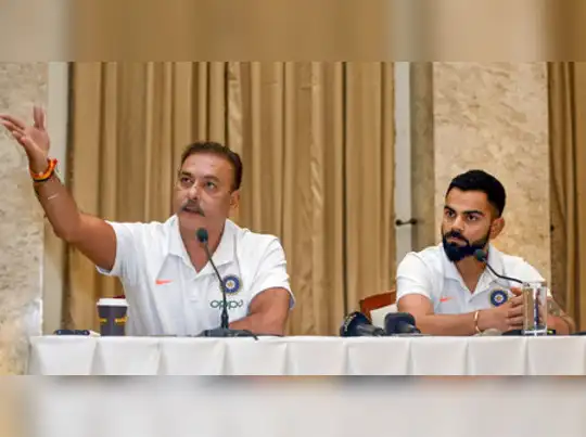 Mumbai Indian Cricket Captain Virat Kohli Along With Coach Ravi 