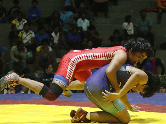 Indian Women Wrestling Coach द गल स प र र त क क च हत ह व श व स तर पर बन भ रत क दबदब Indian Wrestling Coach Andrew Cook Wants India To Build Legacy In Wrestling Navbharat Times