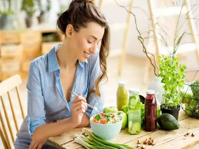 ayurvedic tips: according to ayurveda what when and how to eat food - आयुर्वेद के अनुसार जानें, क्या, कब और कैसे खाना चाहिए - Navbharat Times